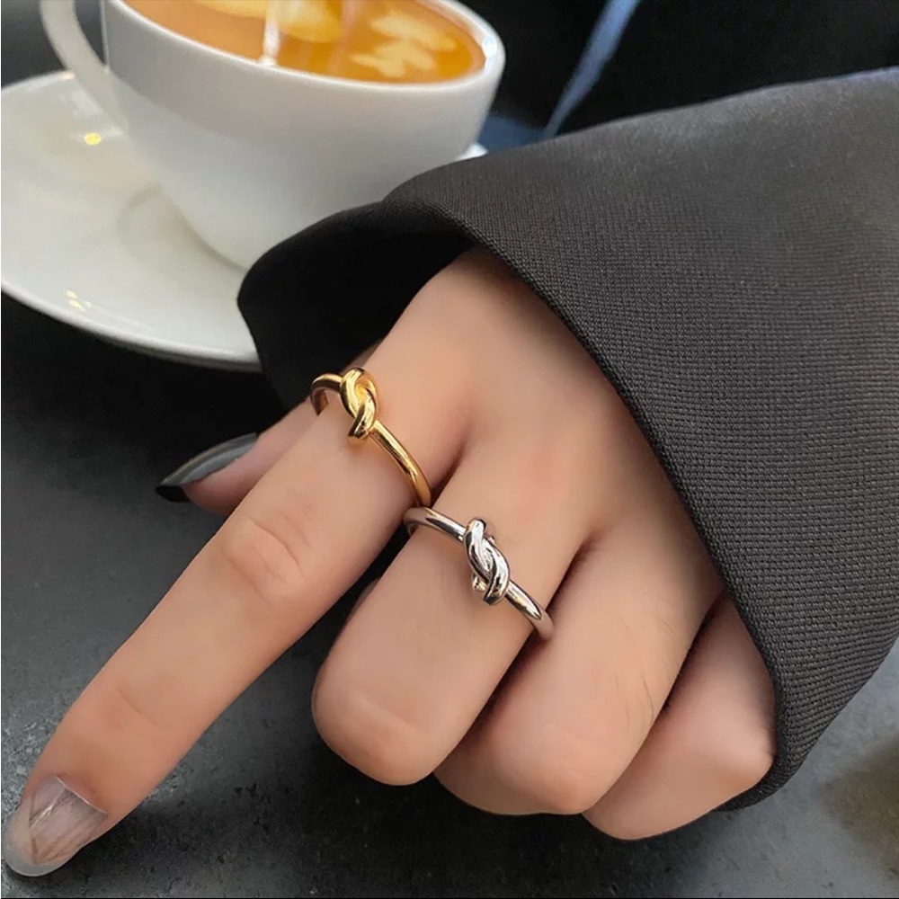 NEW 925 STERLING SILVER KNOTTED ADJUSTABLE RING, CUTE RING, SHINY RING. - Picture 2 of 5